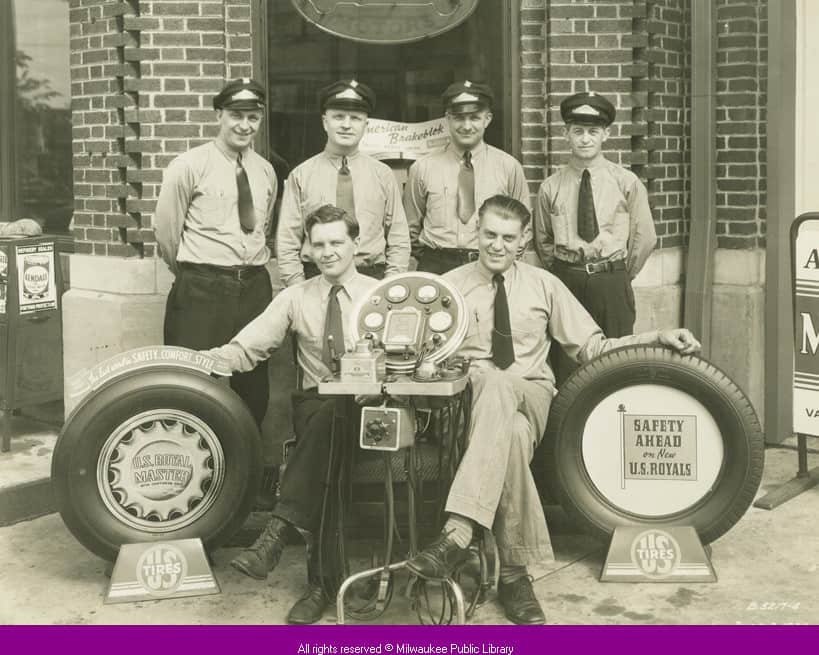 Badger Auto Service attendants, Milwaukee, 1936. Milwaukee Public Library.