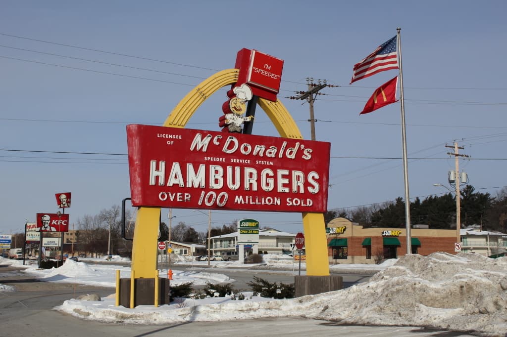 McDonald's Speedee sign, Green Bay, constructed ca. 1959. Photo courtesy Melinda Roberts, Wisconsin Historical Markers, 2014.