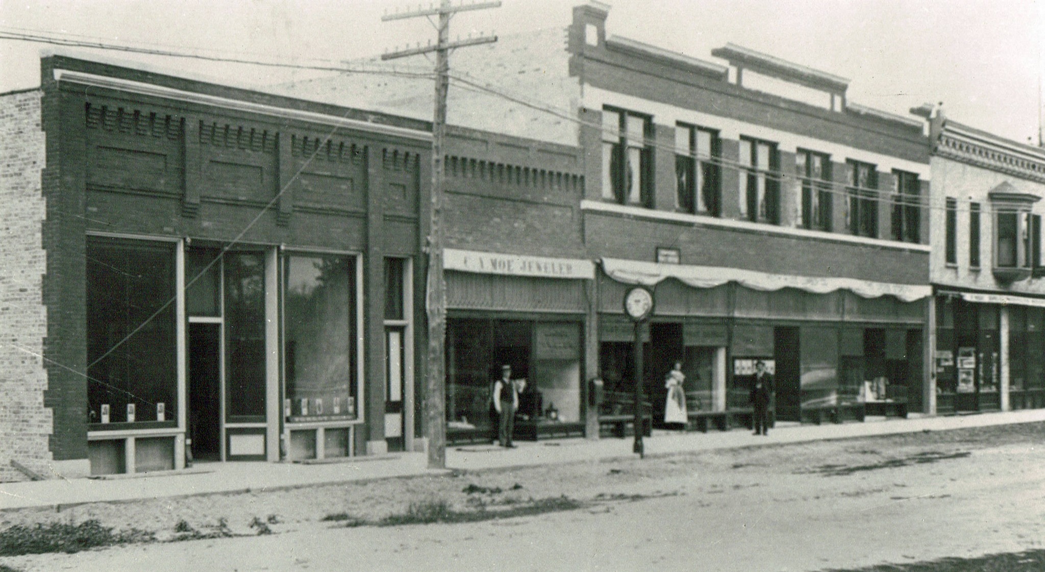 North side of Madison Street, ca. 1909-1912.