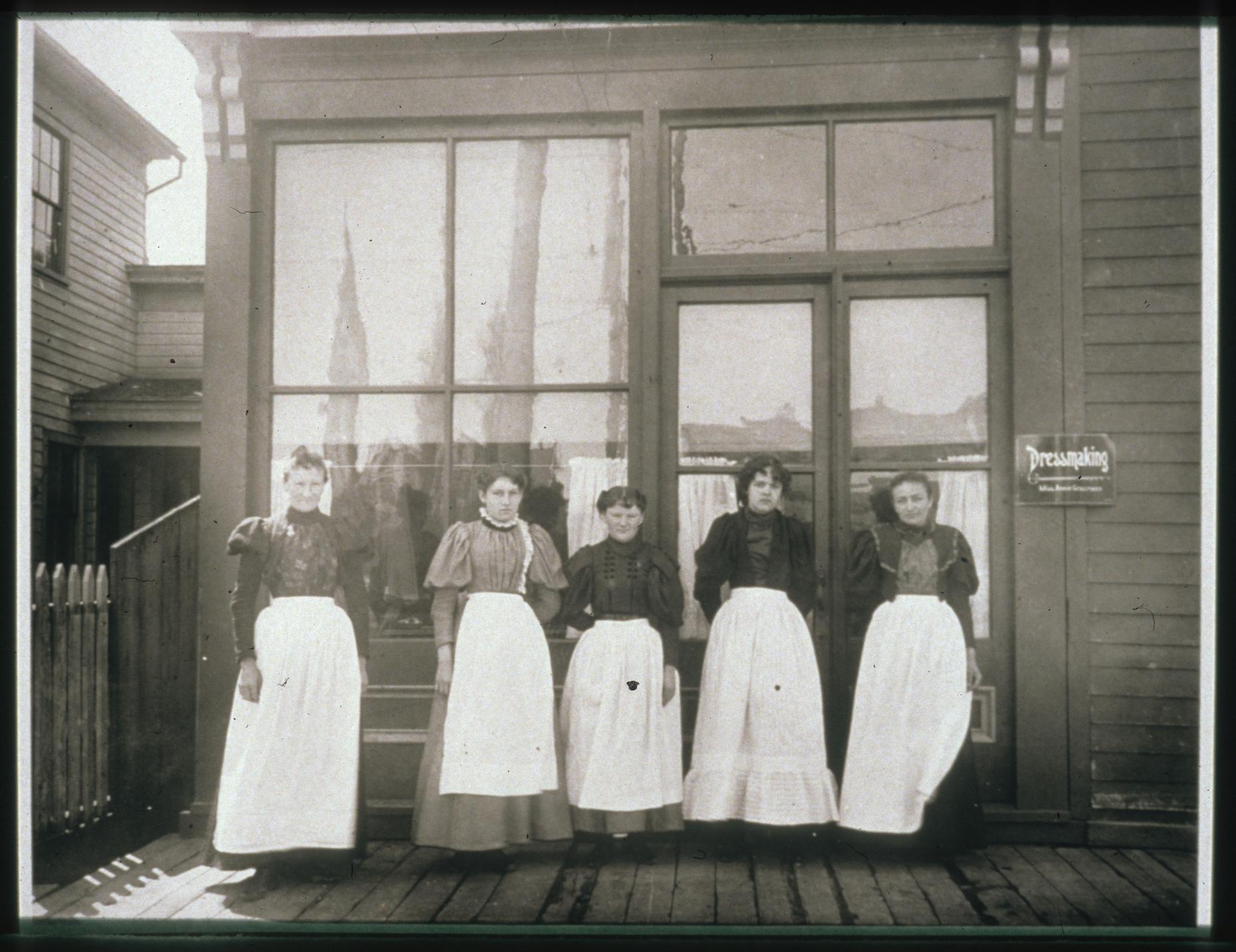 Miss Annie Graumann dressmaking shop, possibly located at 623 Franklin Street. This was a flourishing trade with 70 dressmakers listed in the 1901 city directory.