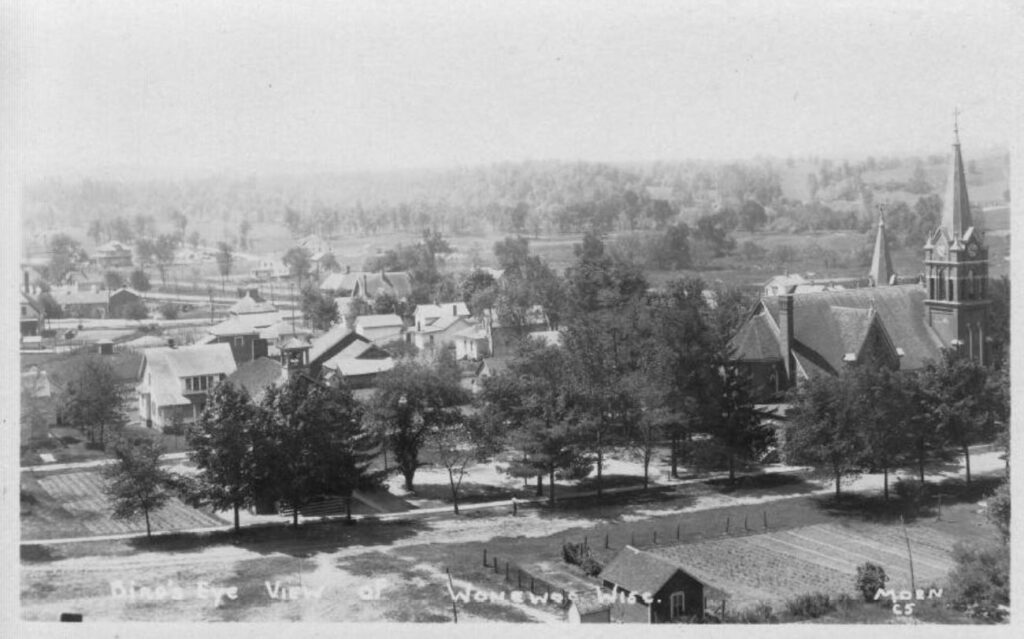 Lovely aerial view of the south side of Wonewoc. Undated.